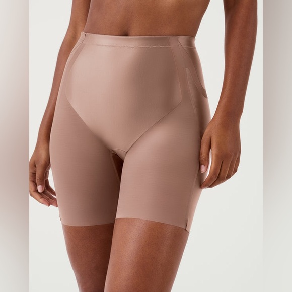 SPANX Other - SPANX Booty-Lifting Mid Thigh Short 

U1-24